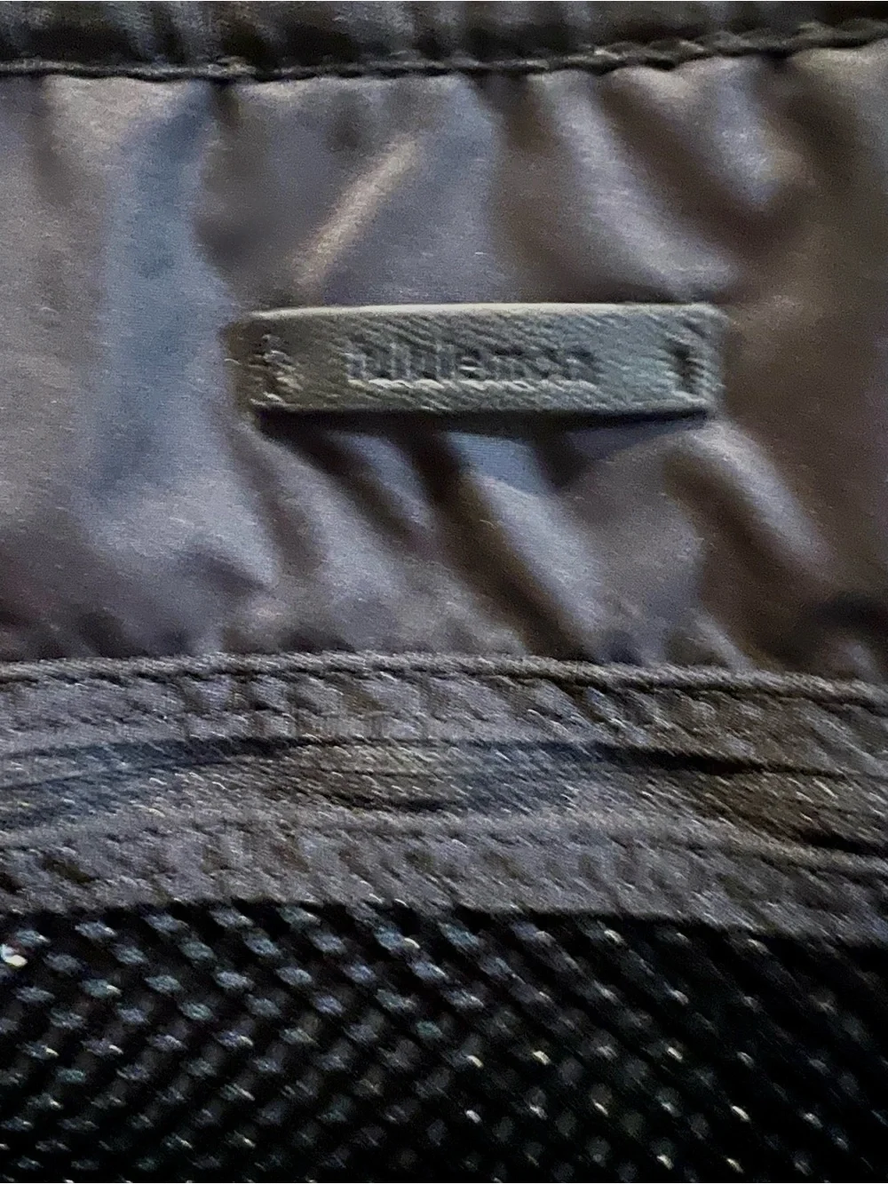 Lululemon Unisex Black Duffel Gym Bag Adjustable Carry Strap Excellent Condition